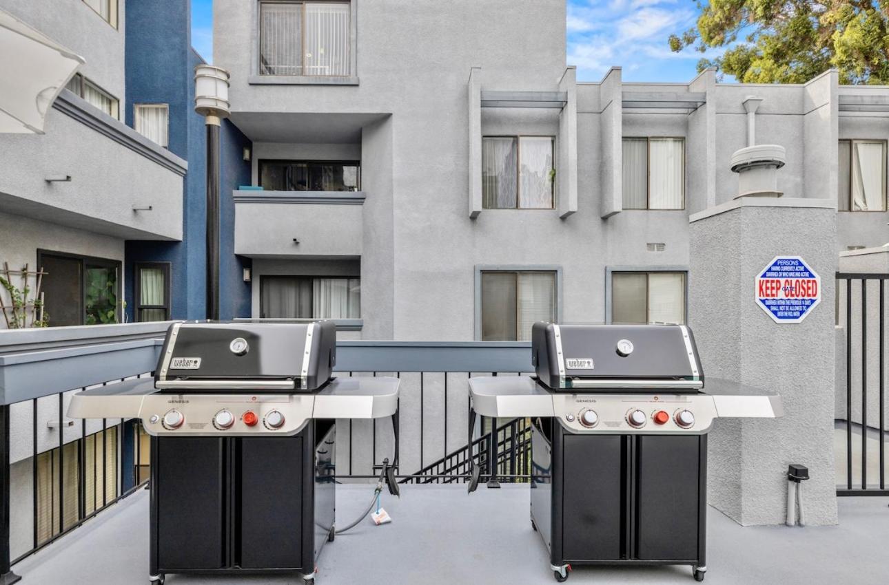 Elegant Hollywood Retreat - Spacious 2br 2ba With Resort-style Amenities Apartment
