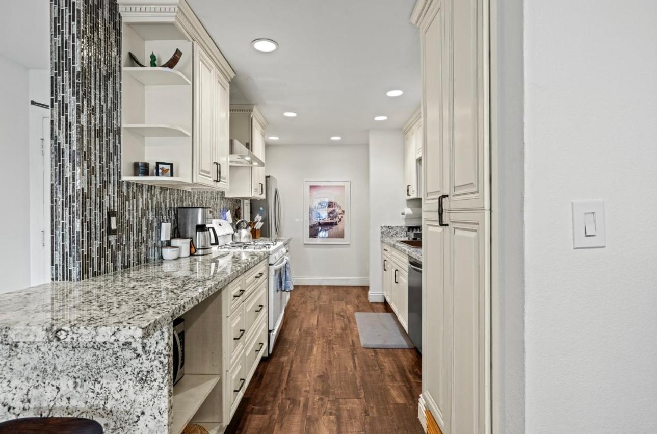 Elegant Hollywood Retreat - Spacious 2br 2ba With Resort-style Amenities Apartment