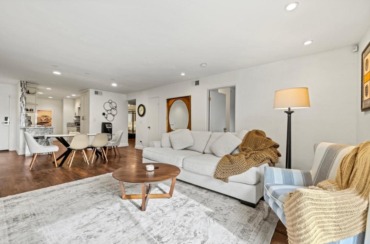 Apartment Elegant Hollywood Retreat - Spacious 2br 2ba With Resort-style Amenities *