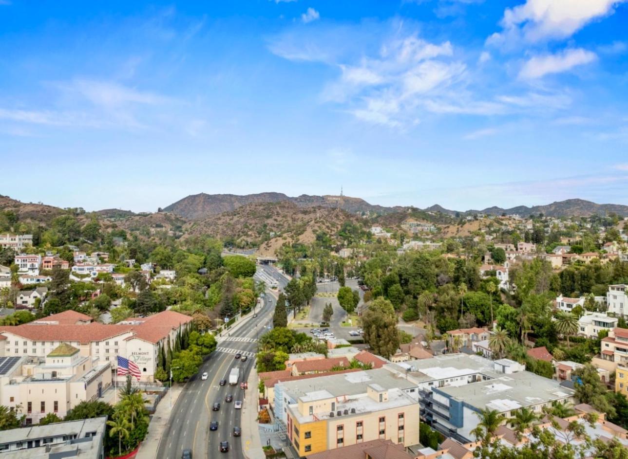 Apartment Elegant Hollywood Retreat - Spacious 2br 2ba With Resort-style Amenities Los Angeles